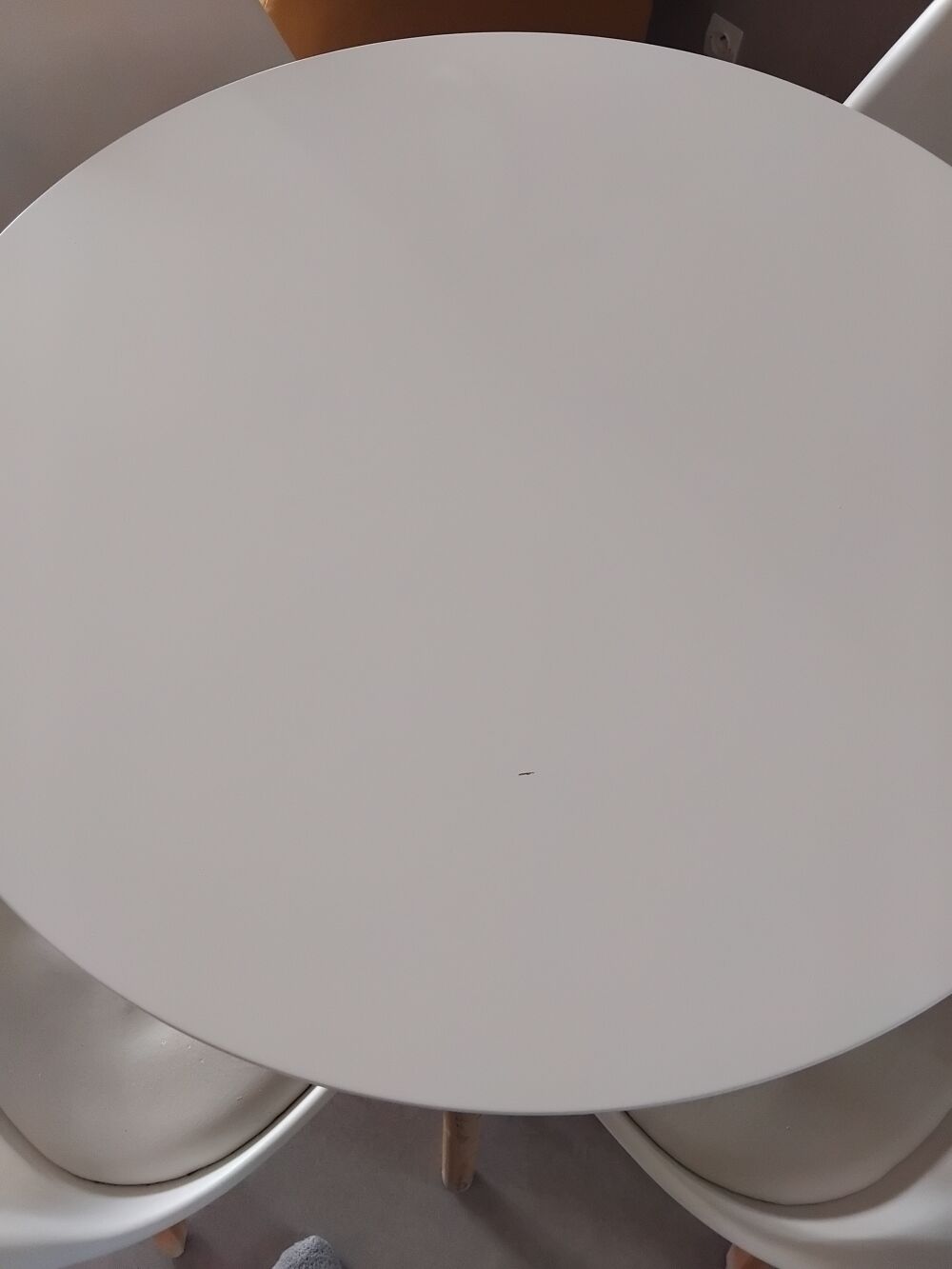 Table maison du monde + 4 chaises blanches Meubles