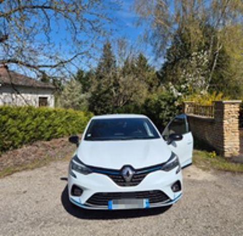 Clio V Clio E-Tech 140 - 21 Premi&egrave;re Edition 2021 occasion 57070 Vany