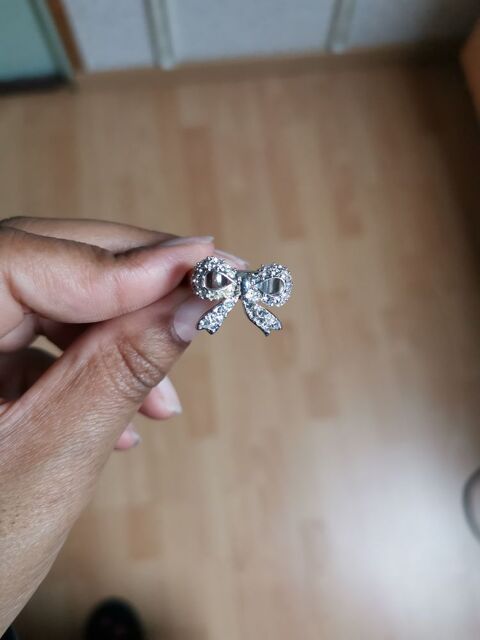Bague noeud strassée blanc sans marque, taille 56 5 Villemomble (93)