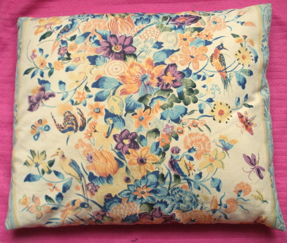 Coussin ancien, vintage 33cm x 40 cm, motif faune et flore Dcoration