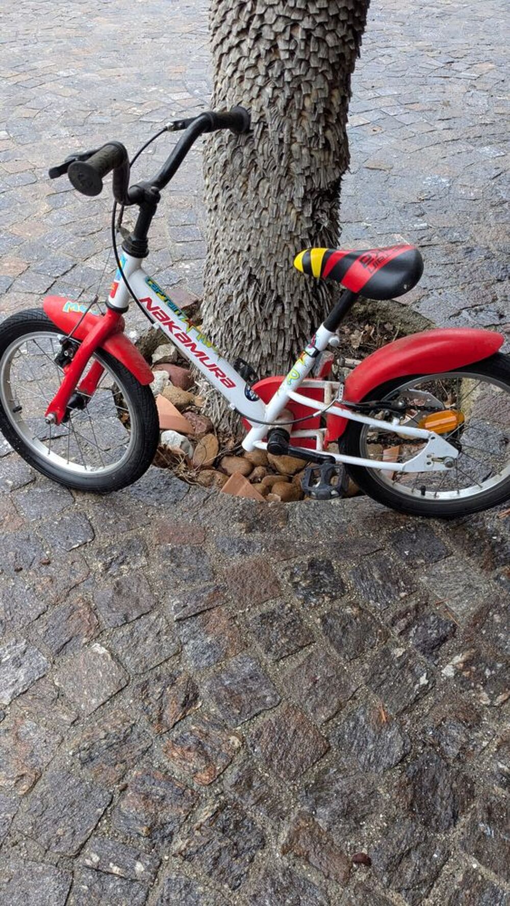 velo enfant rouge 16 " Jeux / jouets