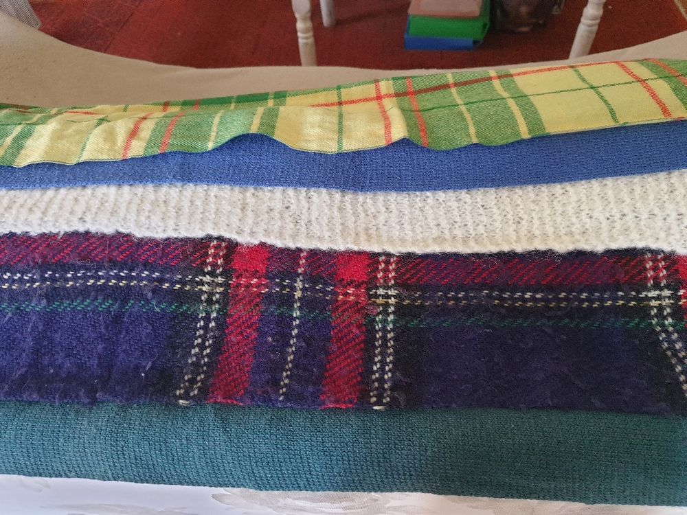 Lot de 14 &eacute;charpes en laine de toutes les couleurs, vintage Vtements