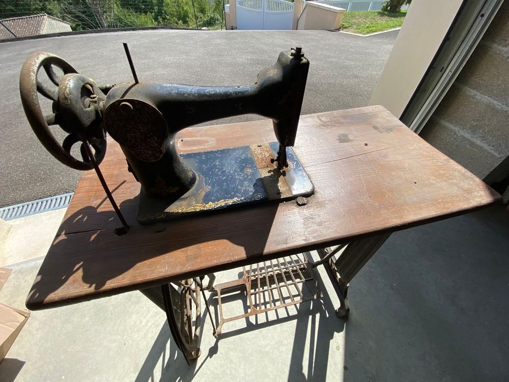machine &agrave; coudre ancienne 1913 dans son &eacute;tat 