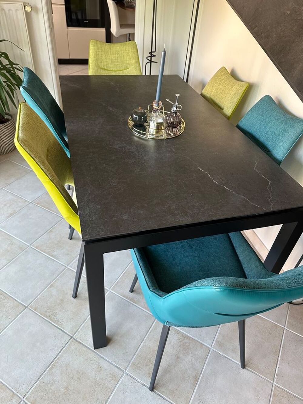 Ensemble de 6 chaises design pieds m&eacute;tal noir FURTIF Meubles