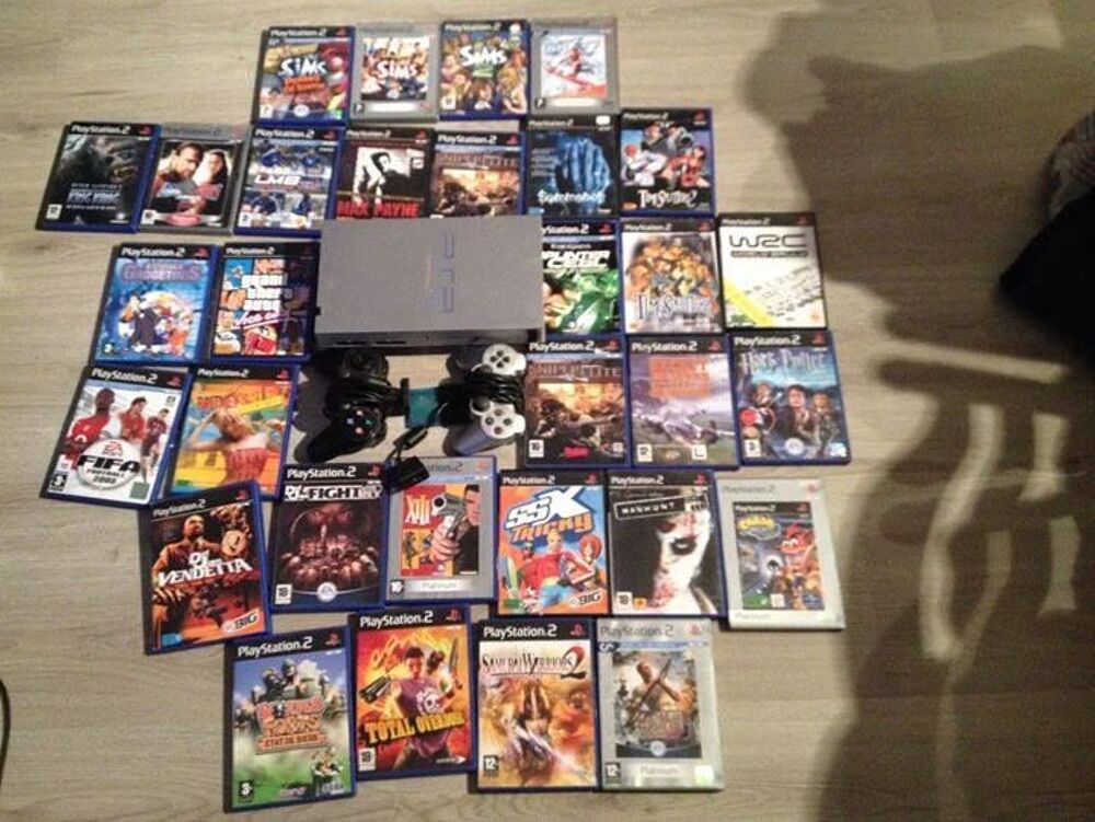PS2 grise + jeux + manettes + cartes m&eacute;moires Consoles et jeux vidéos
