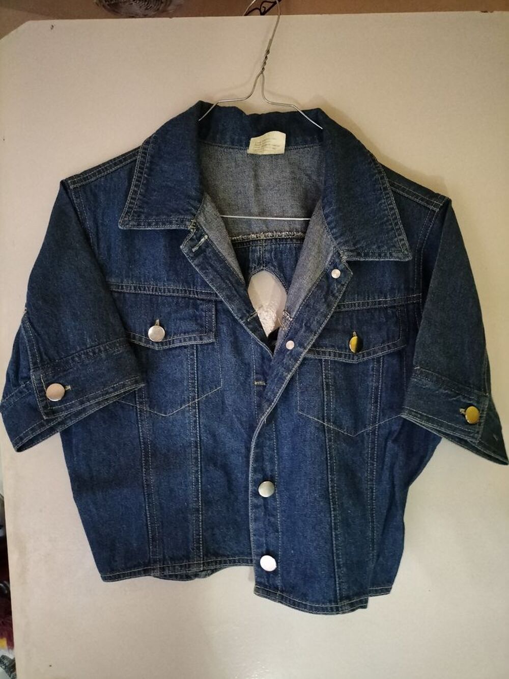 Haut type veste courte en jean Vêtements