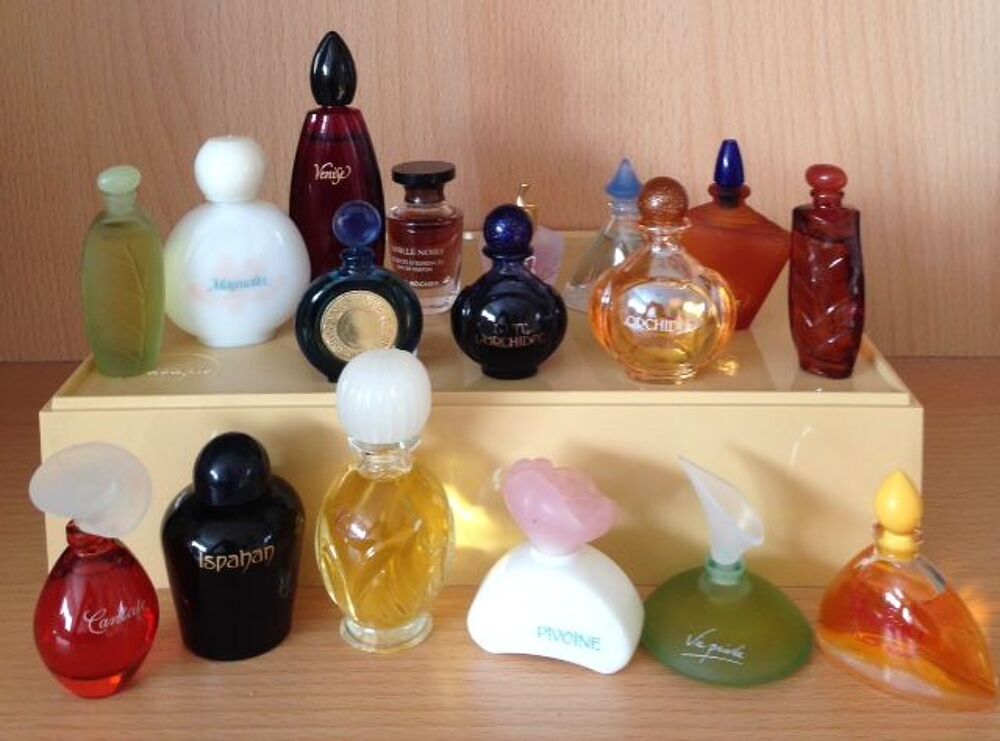 FLACONS MINIATURES PLEINS Y. Rocher + objets publicitaires 