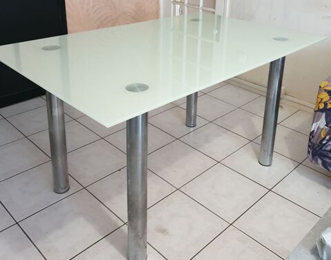 Belle table en verre et pieds chromés 50 Limoges (87)