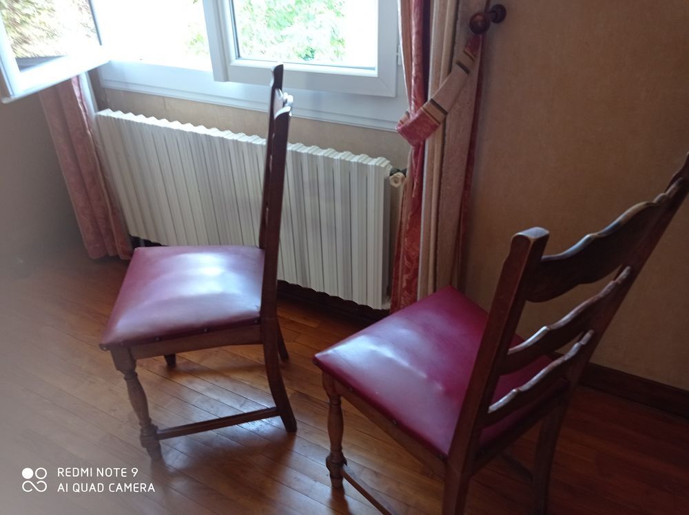 un lot de six chaises Meubles