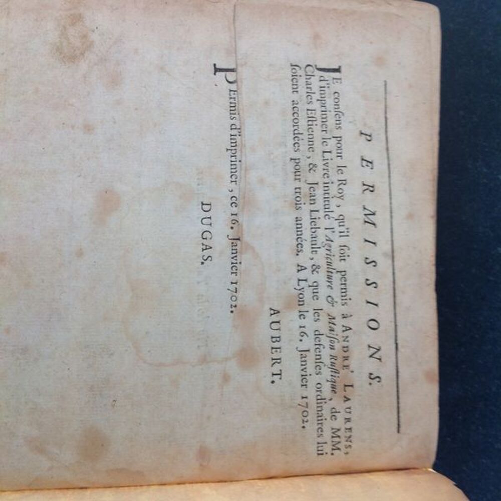 Livre "La Maison Rustique" datant de 1720 