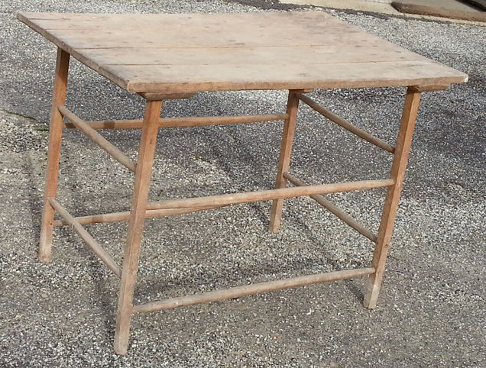 Jolie table bois d'artisan de style ancien Meubles