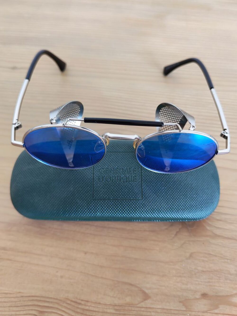 Lunettes solaires mixtes verres bleus Bijoux et montres
