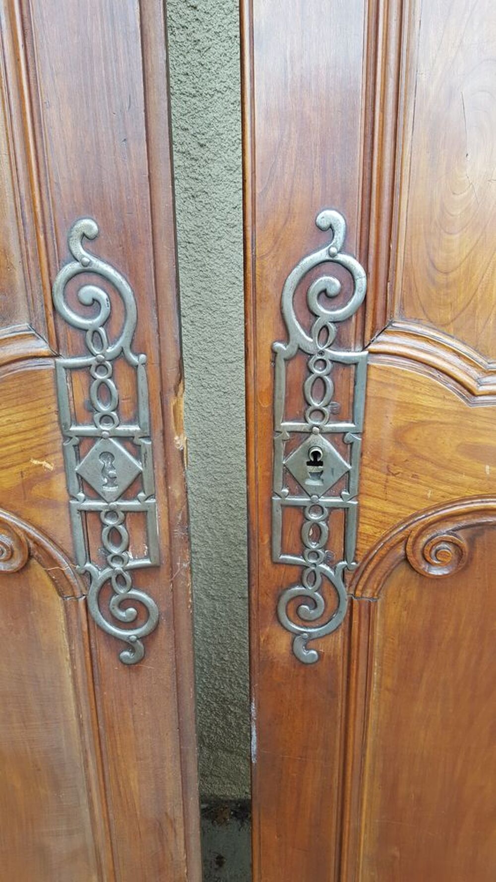 ARMOIRE EN CHATAIGNIER MASSIF Meubles