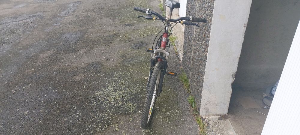 Av vtt PAS CHER 
A VENIR CHERCHER svp Vélos