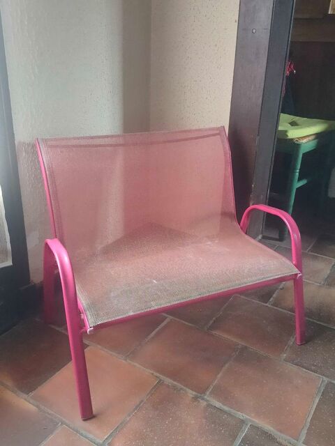Petite banquette rose pour enfant Avermes (03)