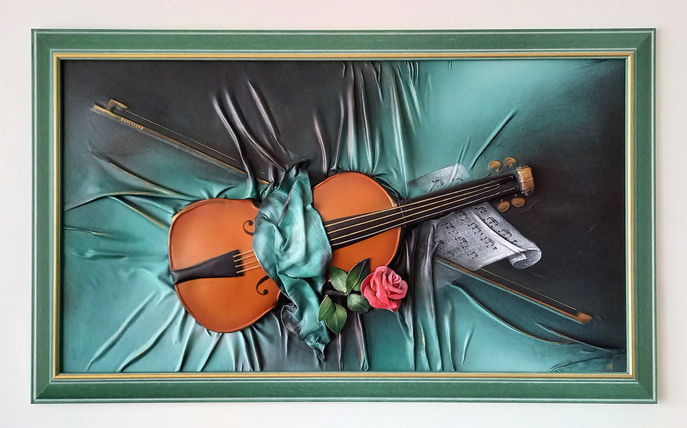 Grand tableau cuir en relief cr&eacute;ation artisanale violon Décoration