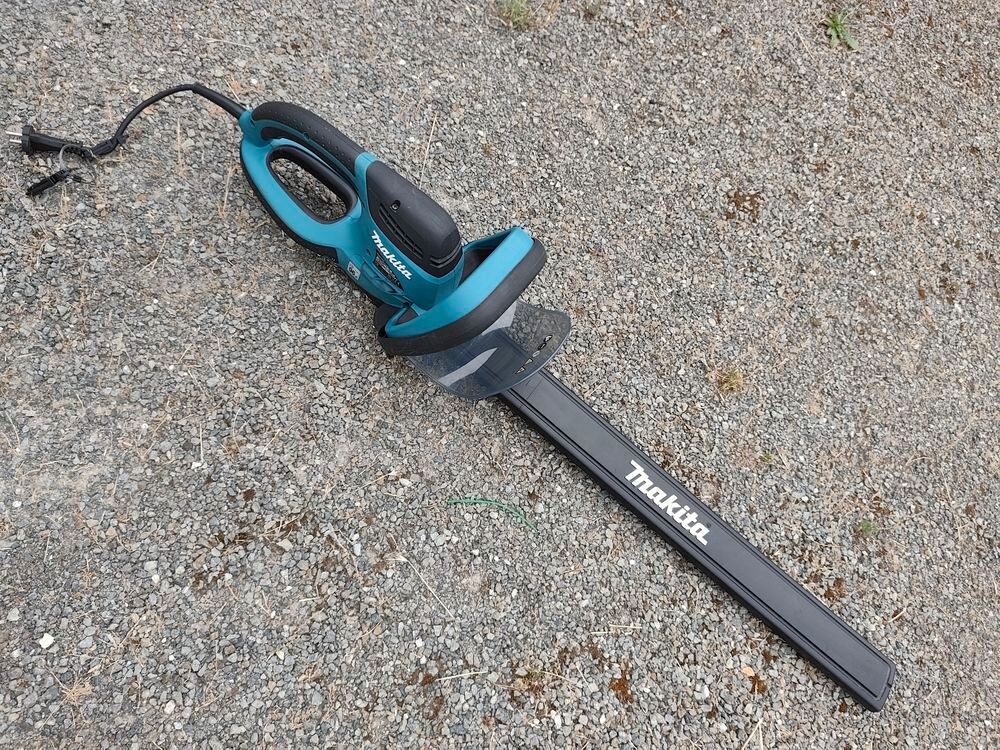 Taille Haies &eacute;lectrique Makita Coupe 75 cm Jardin