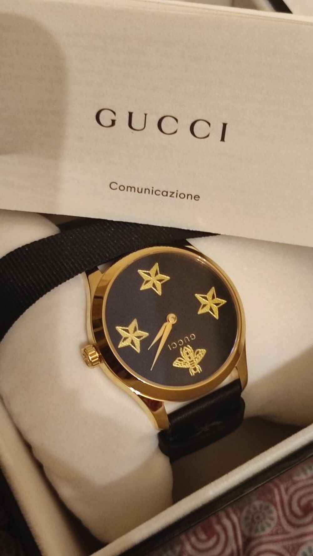 montre haut de gamme Gucci avec certificat , &eacute;crin d'origine Bijoux et montres
