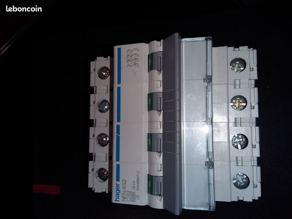 Hager - Disjoncteur 4P 6-10kA courbe C - 32A R&eacute;f : NFN432 Bricolage