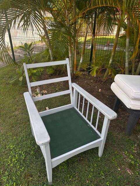 Confortable fauteuil bois et tissus Saint-François (97)