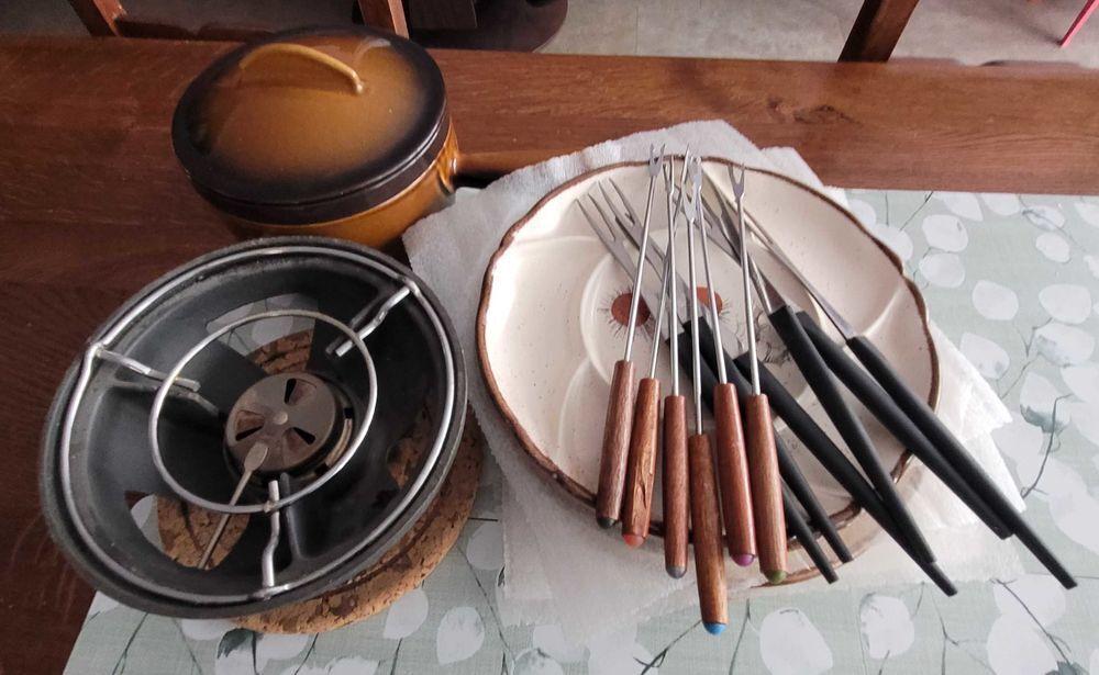 service &agrave; fondue en gr&eacute; Electroménager