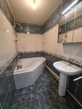  Appartement à louer 3 pièces 64 m²