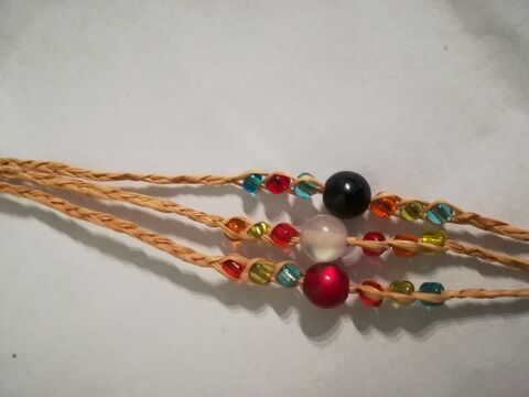 BRACELET EN CORDE +  pierres de couleur
0 Mouvaux (59)