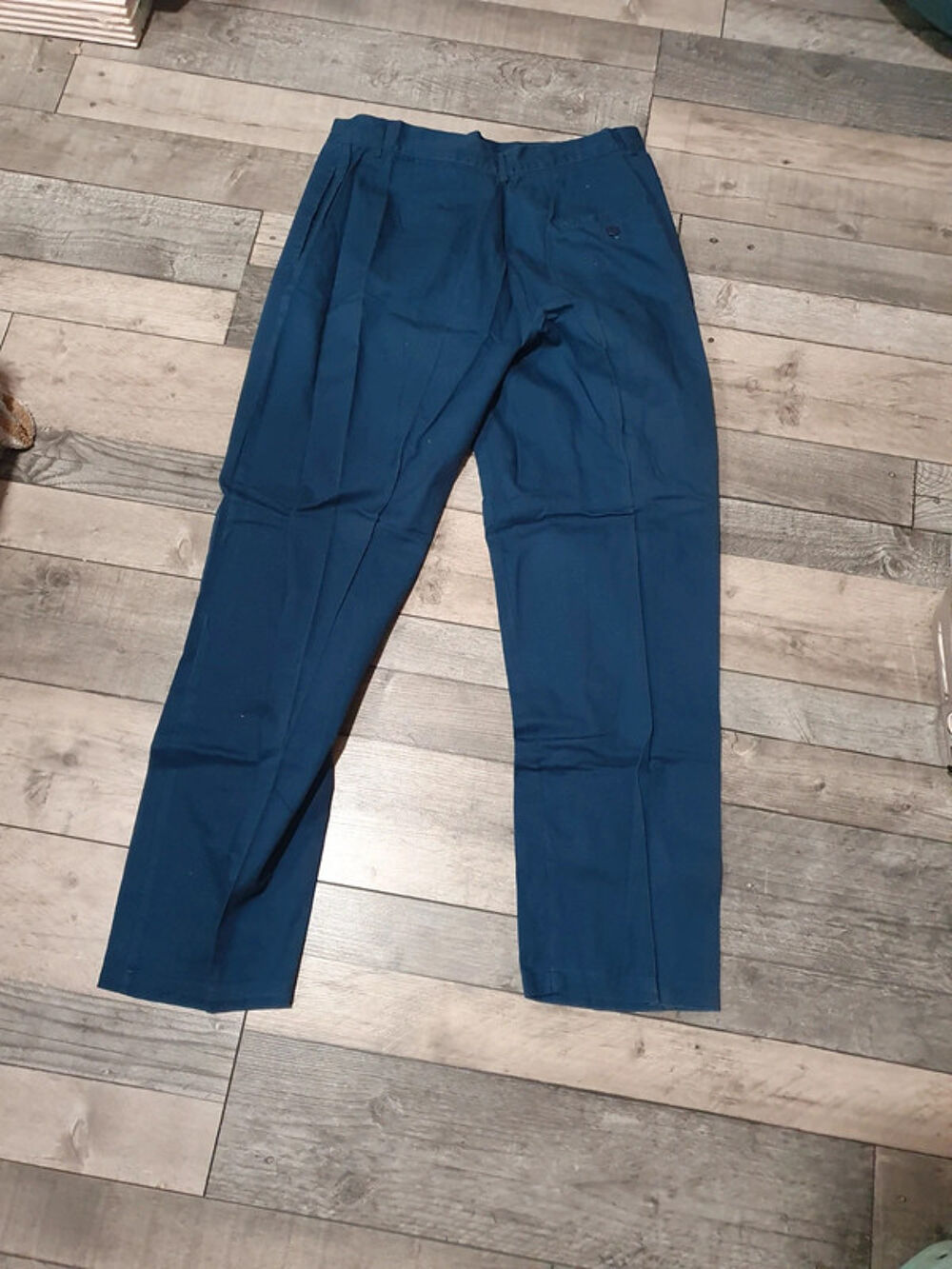 Pantalon bleu 
taille 44 
Vêtements