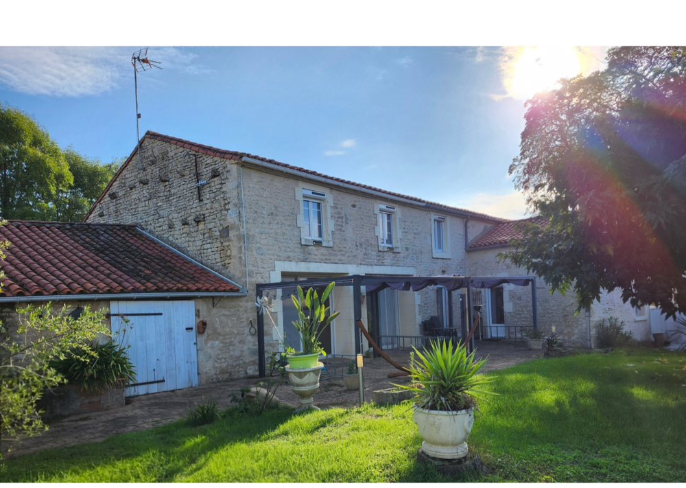 Maison 9 pièces 245 m² · à Pouillé · 245 m² · 299 000 €