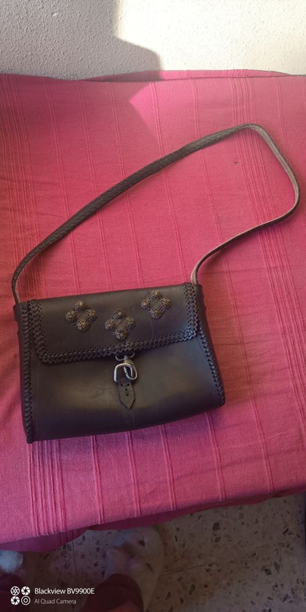Sac &agrave; main pi&egrave;ce unique. Maroquinerie