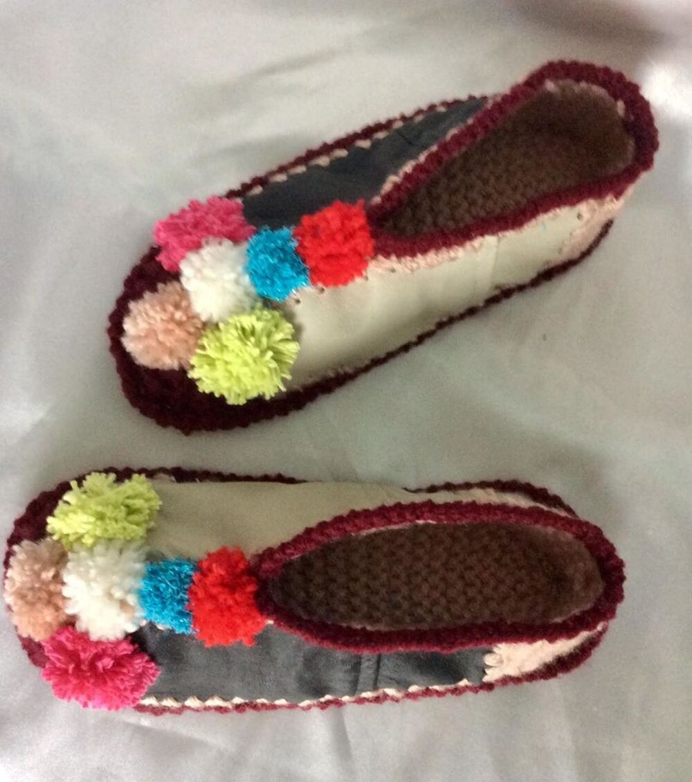 Mod&egrave;le unique Chaussons -pantoufles multicolores de Clown Chaussures