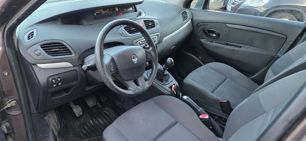 Grand Sc&eacute;nic III dCi 110 FAP eco2 Expression Euro 5 7 pl 2011 2011 occasion 74950 Scionzier