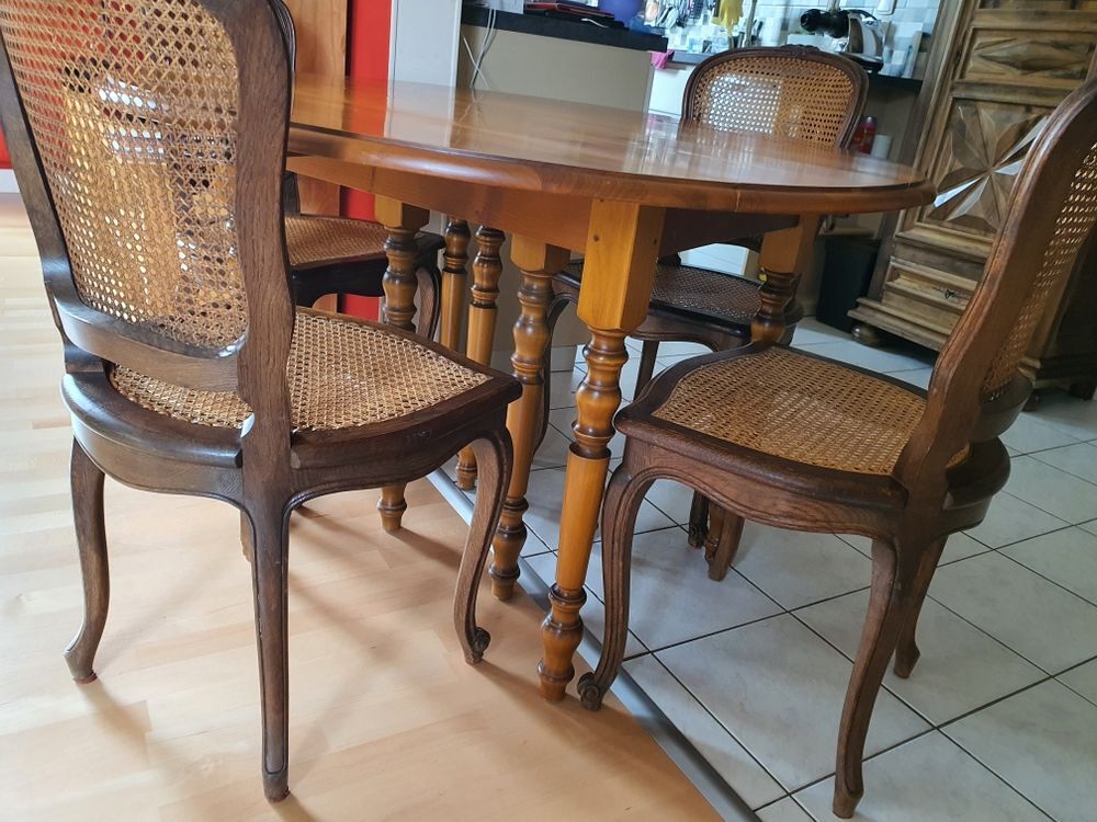 Table a 8 pieds en merisier Meubles
