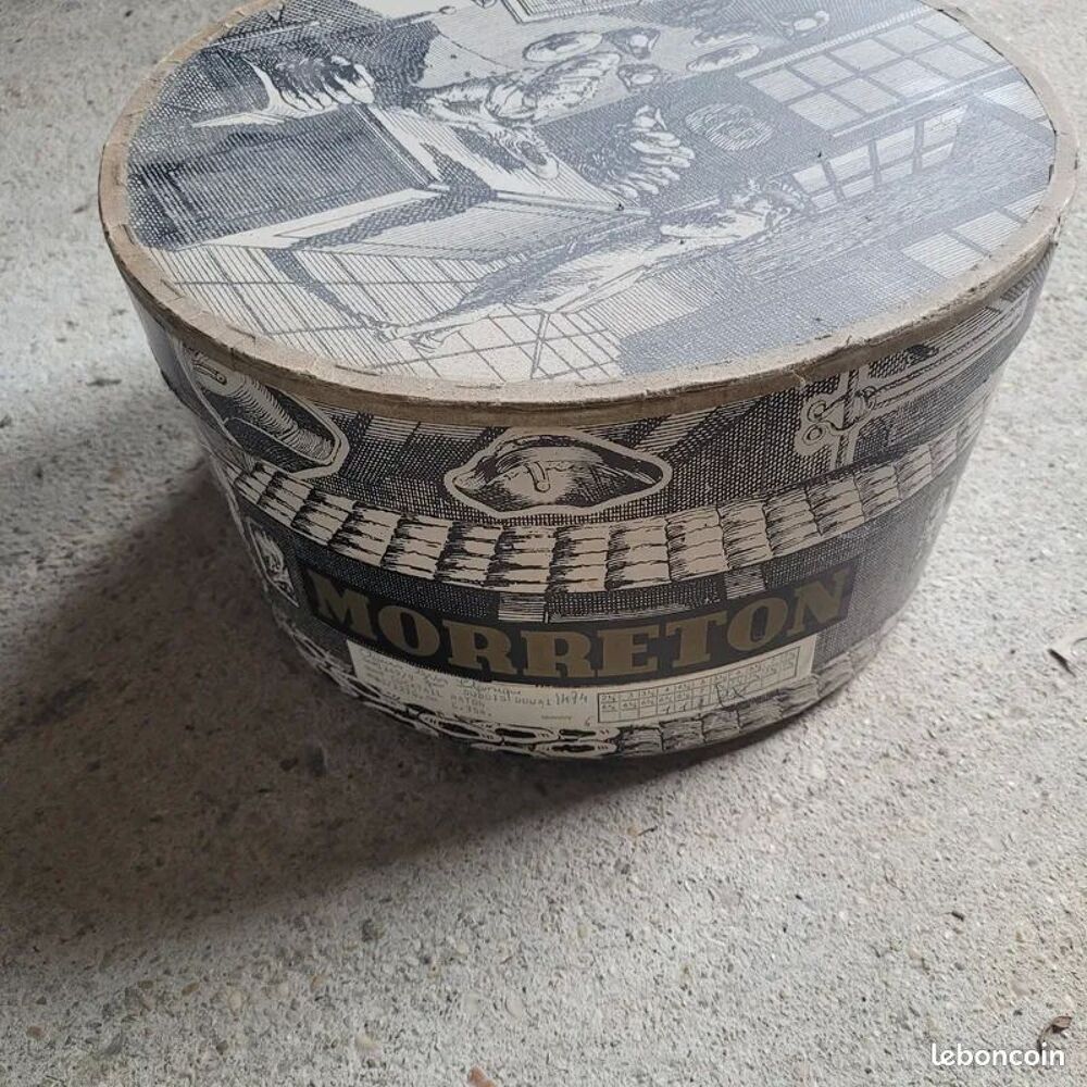 chapeau et boite ancien Vêtements