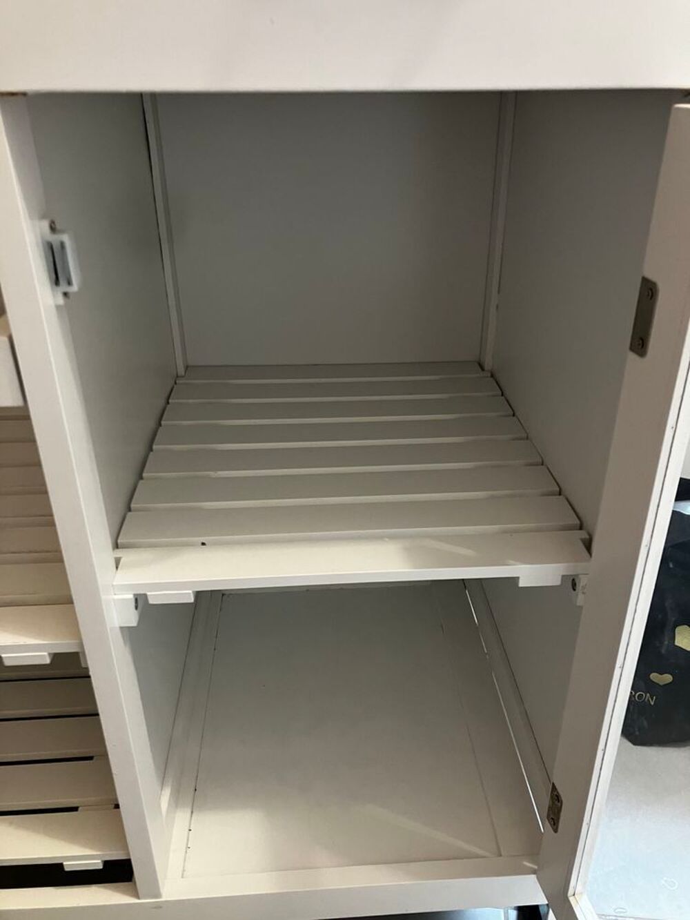 desserte &agrave; roulettes blanche rev&ecirc;tement imitation bois Meubles