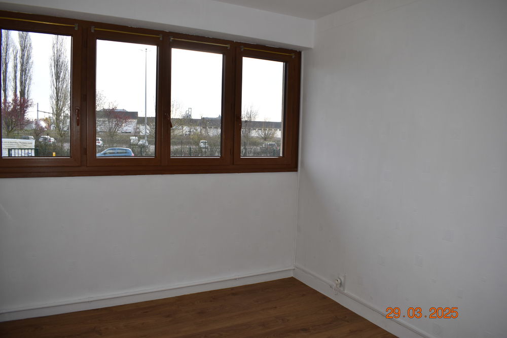 Location Appartement F2 SENS PARFAIT ETAT PRES GARE ET COMMERCES RDC avec parking Sens