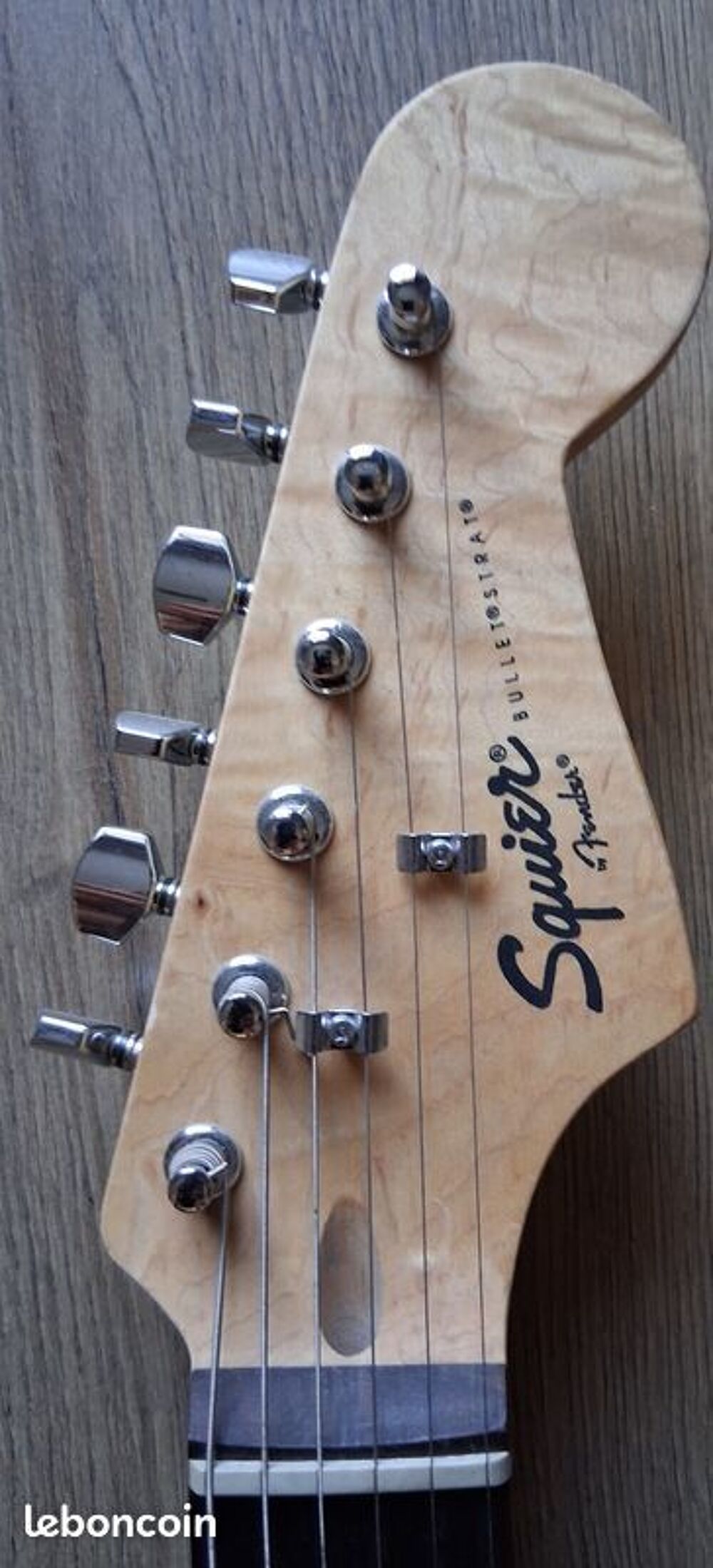 guitare &eacute;lectrique Squier Stratocaster Bullet Instruments de musique