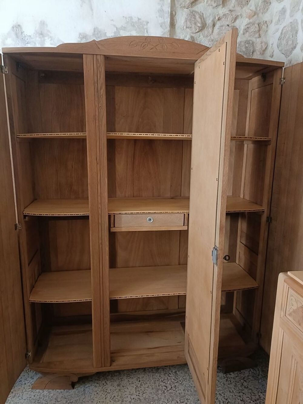 Armoire art d&eacute;co
Meubles