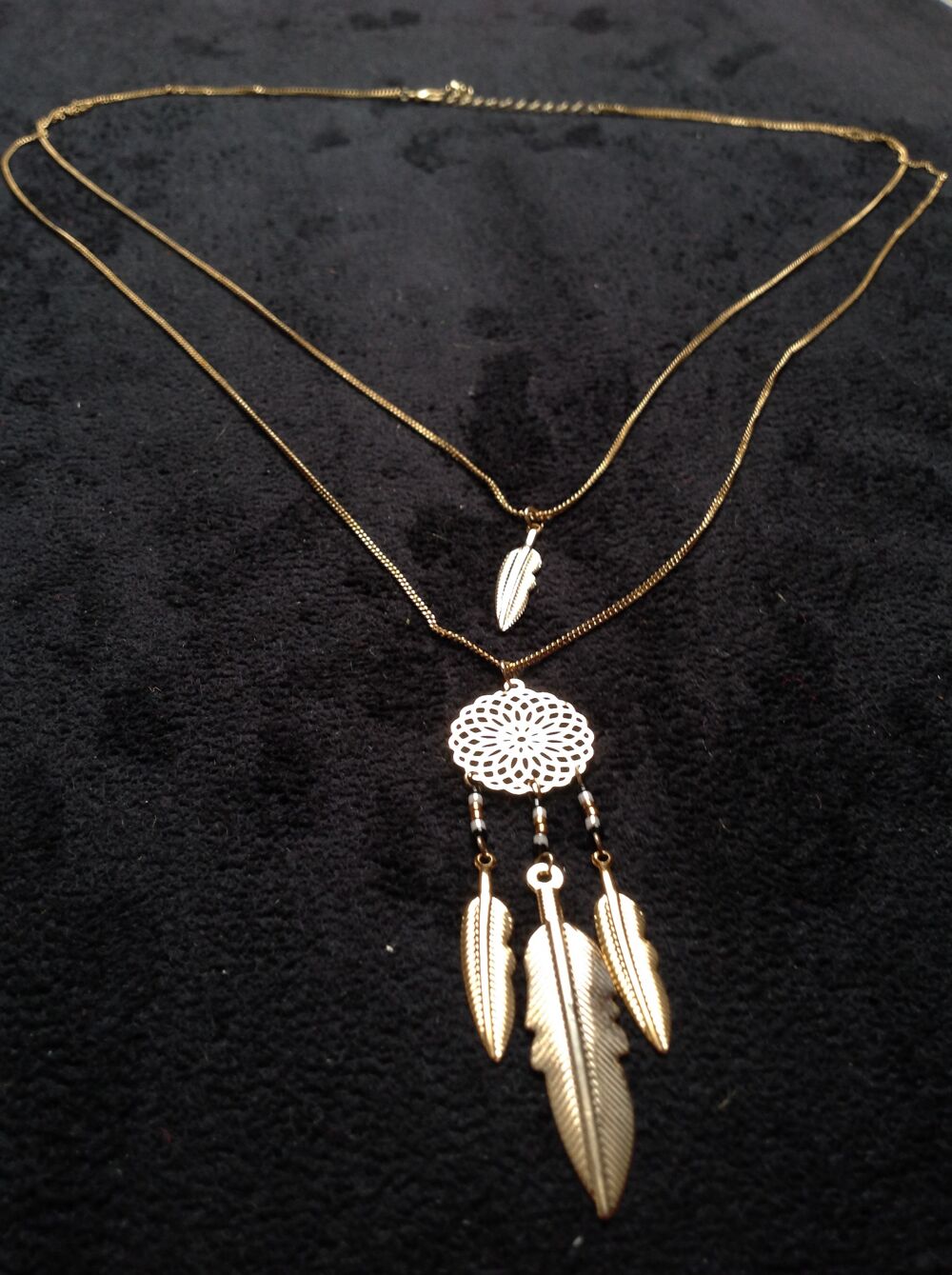DOUBLE COLLIER DOR&Eacute;E PI&Egrave;GE &Agrave; R&Ecirc;VES Envoi Possible
Bijoux et montres