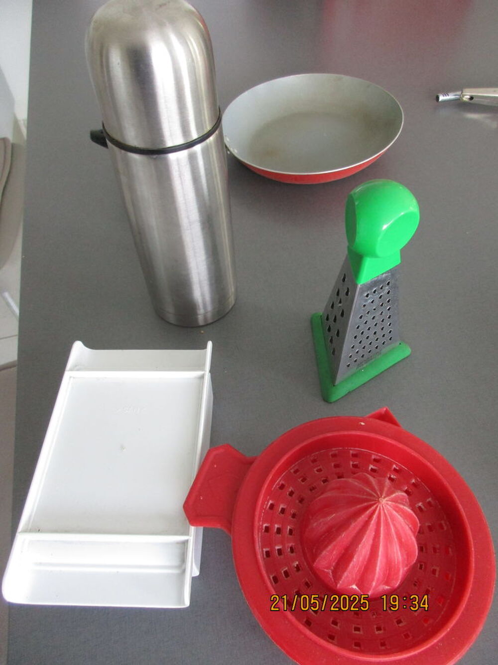 1 lot de vaisselle alu camping qualit&eacute; alimentaire Sports