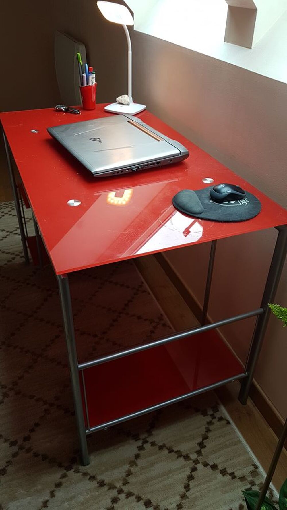 Bureau en verre rouge Meubles