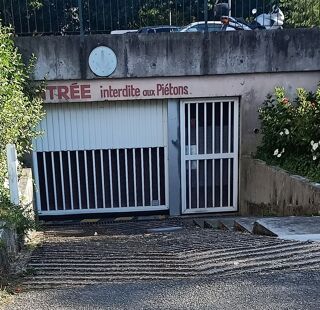  Parking / Garage à louer 10 m²