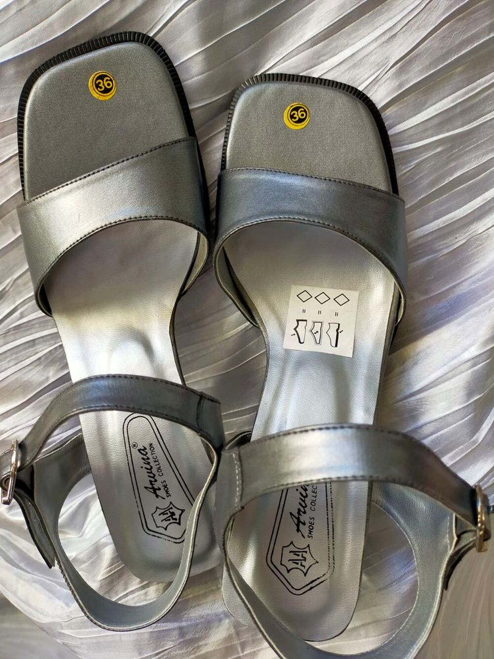 sandale matelass&eacute;e ouverte grise avec bride arri&egrave;re ARVINA ? Chaussures
