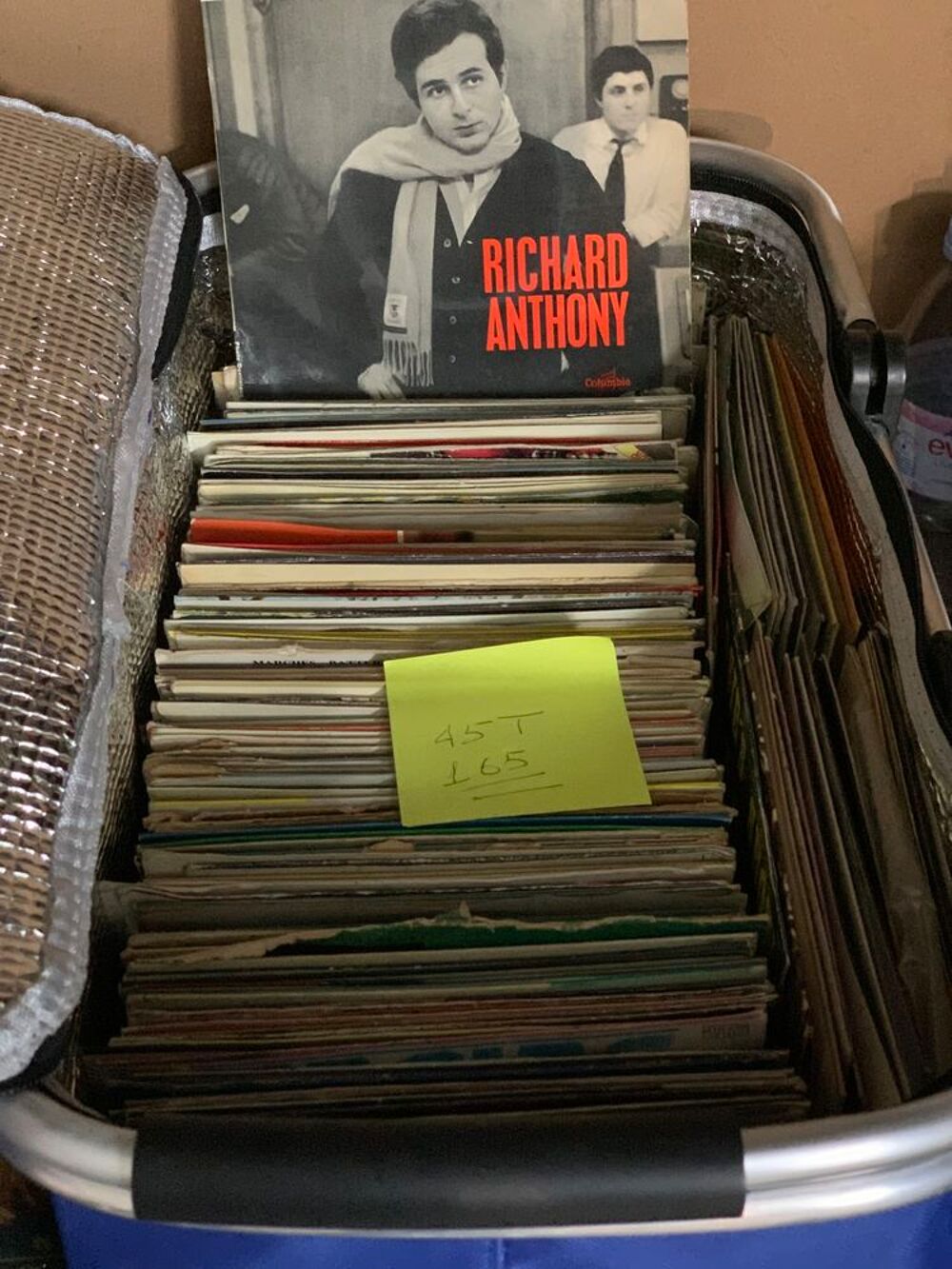 Lot de 450 Vinyles des ann&eacute;es 60-70 CD et vinyles