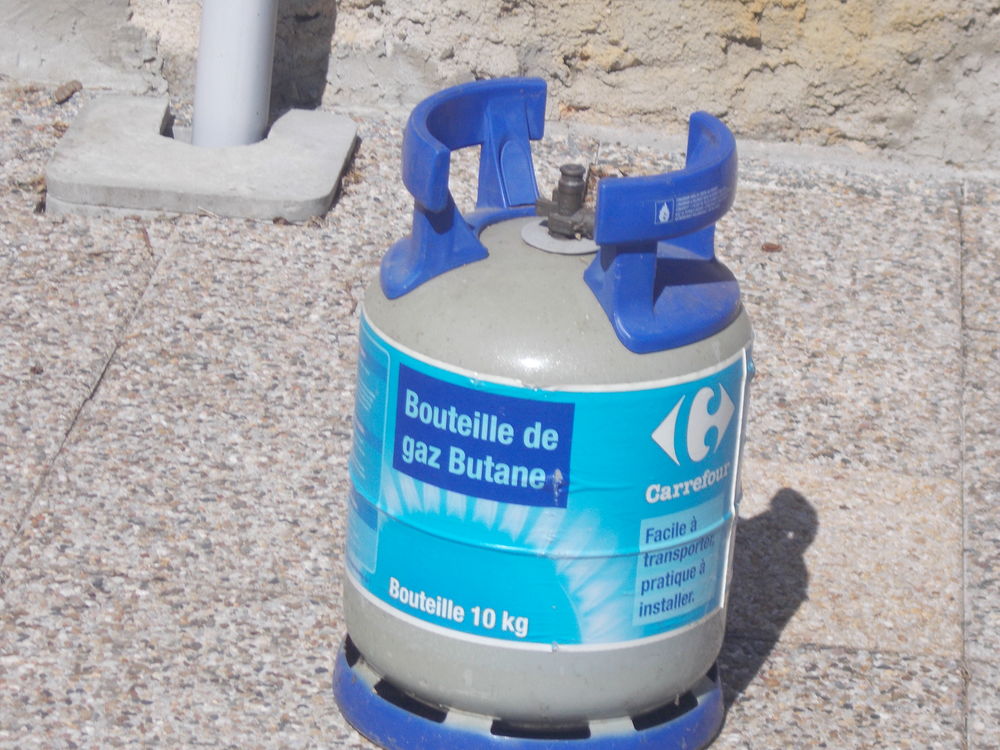 Bouteille de gaz butane 10 Kg CARREFOUR : la bouteille de 10 kg à Prix  Carrefour