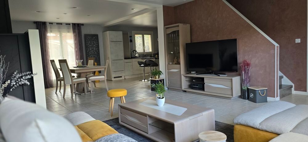 Vente Maison Maison 7P 253 m² utiles avec s/s sol + piscine Brie-comte-robert