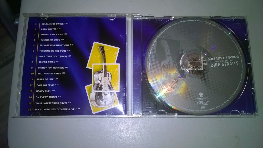 CD Sultans Of Swing 
Dire Straits 
1998
Excellent etat CD et vinyles