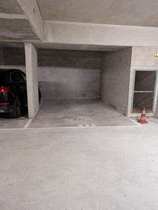  Parking / Garage � louer 18 m� Paris