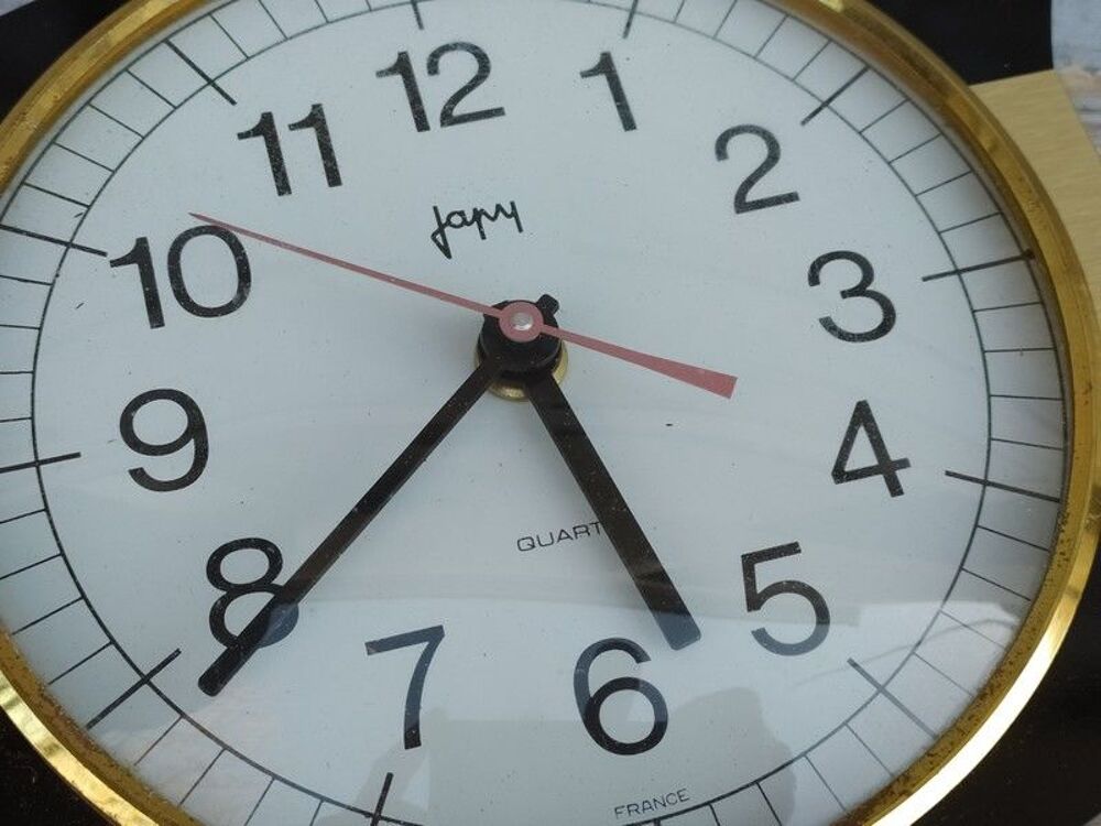 Pendule Murale Vintage Japy Formica Noir et Laiton
