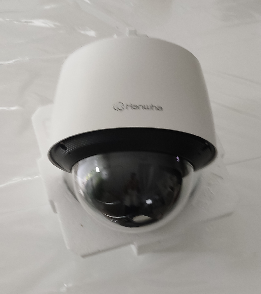 Hanwha Techwin Cam&eacute;ra IP PTZ D&ocirc;me Photos/Video/TV